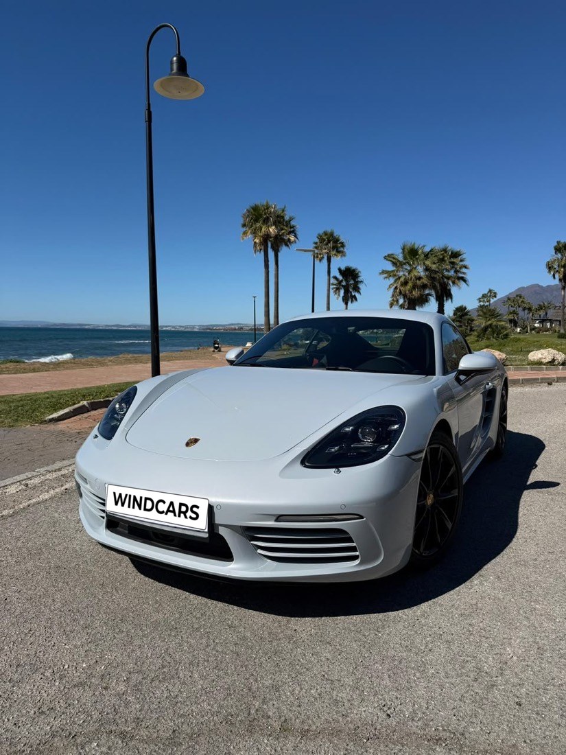 Alquiler de Porsche 718 en Málaga centro